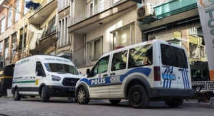 Arkadaşlarının haber alamadığı kadın evinde bıçaklanmış halde bulundu