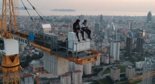 Ataşehir'de 200 metre yüksekte vinç üzerinde iftar