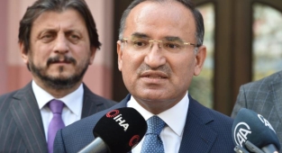 Bakan Bozdağ: 'Hiçbir makam ve merci hakimlere emir ve talimat veremez'