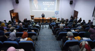 BAŞKAN BÜYÜKKILIÇ, İLAHİYAT ÖĞRENCİLERİ İLE KARİYER GÜNLERİ’NDE BULUŞTU