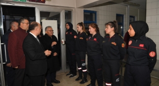 BAŞKAN BÜYÜKKILIÇ VE VALİ GÜNAYDIN, KAHRAMAN İTFAİYECİLERLE İFTARDA BULUŞTU