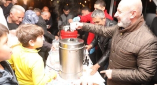 BAŞKAN ÇOLAKBAYRAKDAR, HER GÜN BİR MAHALLEDE KOCASİNAN’DA RAMAZAN BİR BAŞKA GÜZEL