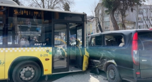 Beyoğlu'nda freni patlayan İETT otobüsü 4 araca çarptı