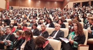 Binlerce kadın Danıştay kapısında İstanbul Sözleşmesi'ni bekliyor: Bekleyen kadınlara polis müdahalesi