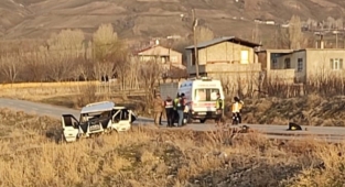 Bitlis'te göçmenleri taşıyan minibüs takla attı: 4 ölü, 25 yaralı