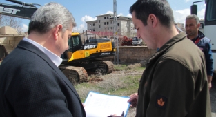 BÜNYAN’DA TEHLİKE ARZ EDEN, KÖTÜ AMAÇLAR İÇİN KULLANILAN, ÇEVRE VE GÖRÜNTÜ KİRLİLİĞİ OLUŞTURAN METRUK BİNALAR YIKILIYOR