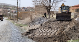 BÜNYAN'DA YOL BAKIM ONARIM VE ÇEVRE DÜZENLEME ÇALIŞMALARI DEVAM EDİYOR