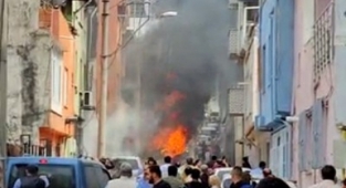 Bursa'da uçak evlerin arasına düştü: 2 kişi hayatını kaybetti