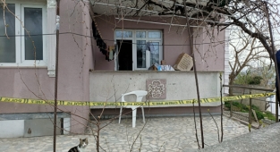 Çamaşırları toplamak için gitti, komşusunun cansız bedenini buldu