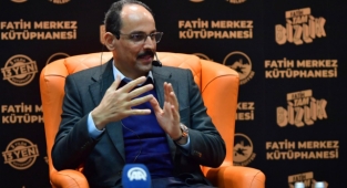 Cumhurbaşkanı Sözcüsü İbrahim Kalın Fatih Merkez Kütüphanesi'nde gençlerle bir araya geldi