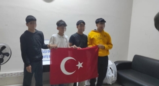 Direkten Türk bayrağını alıp gitmişlerdi! Polis eve gidince gerçek ortaya çıktı