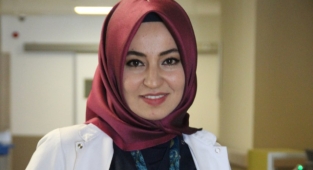 Ebeler Kocaman Sevgi Barındırır
