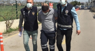 Eşini kendisini aldattığını düşündüğü için öldürmüş