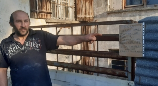 Evine dadanan hırsızlardan bıktı, çareyi uyarıcı notlarda buldu