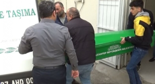 Evinin önünde çay içerken vurularak öldü! Eşi gözyaşları içinde feryat etti!