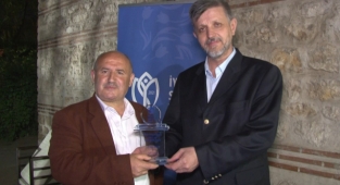 Evsizlere sahip çıkan imama 'iyilik' ödülü
