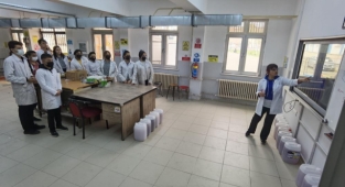 Fabrika gibi okul, 25 çeşit ürünle 3.3 milyon lira ciro elde ettiler