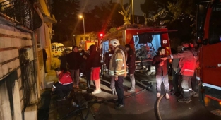 Fatih'te korkutan yangın: Binanın bodrum katı alevlere teslim oldu