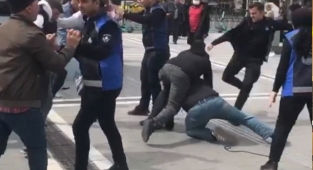 Fatih'te zabıta ve seyyar satıcılar arasında kavga