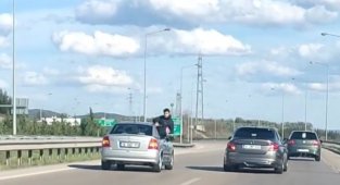 Fotoğraf çekmek için canını tehlikeye attı
