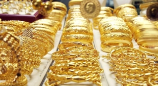 Güne düşüşle başlamıştı! Altının gram fiyatı 920 lira seviyesinde geriledi