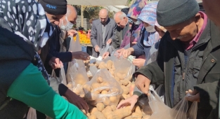 İslahiye'de belediye pazara tezgah açtı! Soğanın kilosu 3, patatesin kilosu 5 TL'den satıldı