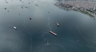 İstanbul'da denizdeki kirlilik dron ile görüntülendi