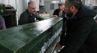 Kanser hastası kadın, babasını uykusunda baltayla öldürdü