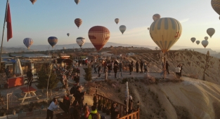 Kapadokya'da bir hafta aradan sonra tekrar havalanan görsel şölen oluşturdu