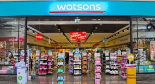 Kataloğuna Arapça sayfa ekleyen Watsons, sosyal medyada gündem oldu