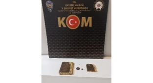 Kayseri'de piyasa değeri 3 milyon TL olan 5 asırlık 2 adet Kur'an-ı Kerim ele geçirildi