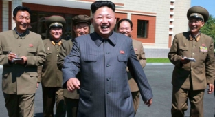 Kuzey Kore lideri Kim Jong-un ünlü haber spikerine lüks ev hediye etti