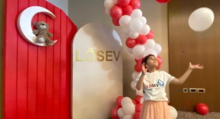 LÖSEV, 23 Nisan Ulusal Egemenlik ve Çocuk Bayramı’nı Kayseri’de düzenledikleri etkinlikle coşkuyla karşıladı. Etkinlikle minikler sahneye çıktı gösteriler sundu ve umut mesajları haykırdı.