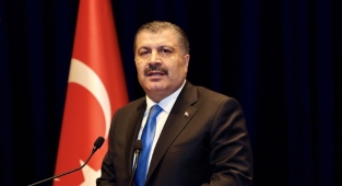 Maske yasağı bugün kalkıyor! Okulda, otobüste, uçakta, trende artık maske takmak gerekmeyecek!