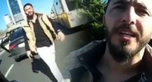 Mecidiyeköy'de kadın motor sürücüsüne ‘tükürüklü taciz' kamerada