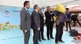 MELİKGAZİ 18 TON ASPİR TOHUMUNU ÇİFTÇİYE DAĞITTI
