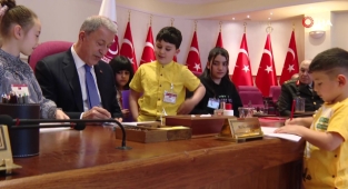 Milli Savunma Bakanlığında çocuk sesleri yankılandı