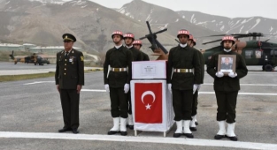 Pençe-Kilit Operasyonu bölgesinde şehit olan asker için tören düzenlendi