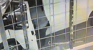 Şişli'de otodan akü hırsızlığı kamerada