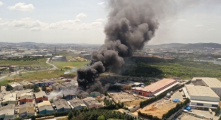 Tuzla'da fabrikada şiddetli patlama: 3 kişi hayatını kaybetti, 9 kişi hafif yaralandı