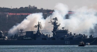 Ukrayna, Rus kruvazör gemisini vurdu