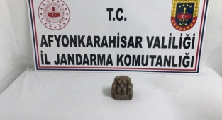 Üzerinde tarihi eser niteliği taşıyan heykelle yakalandı