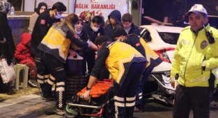 Yarım saat arayla gerçekleşen iki farklı trafik kazası: Toplam 9 yaralı