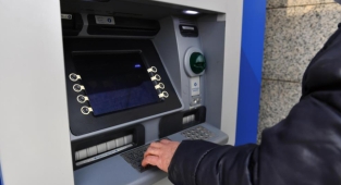 Yazılım açığından faydalanıp 142 bin TL para çekti, tekrar para çekerken yakalandı
