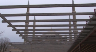 Yıkılan otoparkın yerine yapılan kafeterya tarzı işletmeler Selimiye Camii'nin estetik görünümüne zarar verdi