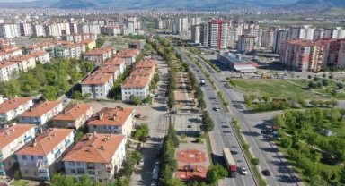 BAŞKAN ÇOLAKBAYRAKDAR, “PARKLAR, İLÇENİN ÇEHRESİNİ DEĞİŞTİRİYOR VE GÜZELLEŞTİRİYOR”