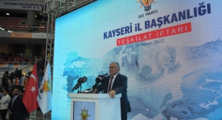 Büyükkılıç, AK Parti Kayseri İl Başkanlığı Teşkilat İftarında Partililerle Bayramlaştı