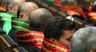 Çok sayıda hakim ve savcı görevden alındı!