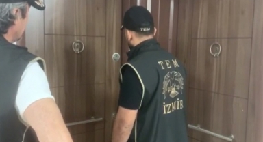 İzmir'de FETÖ'nün hücre evlerine baskın: 21 gözaltı