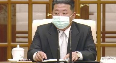 Kuzey Kore'de ilk kez koronavirüs vakası görüldü! Kim Jong Un maske taktı